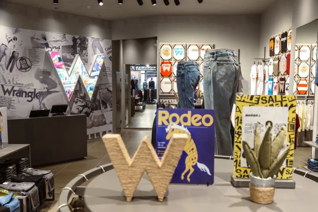 以自由之名！这个秋天，来Wrangler新店感受“纯粹牛仔精神”