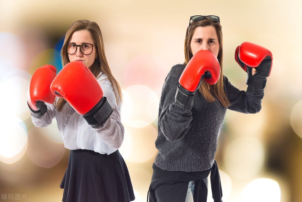 胖墩杀手，美艳娇妻从不惯着他，一根皮带勒着他肚子为他瘦身