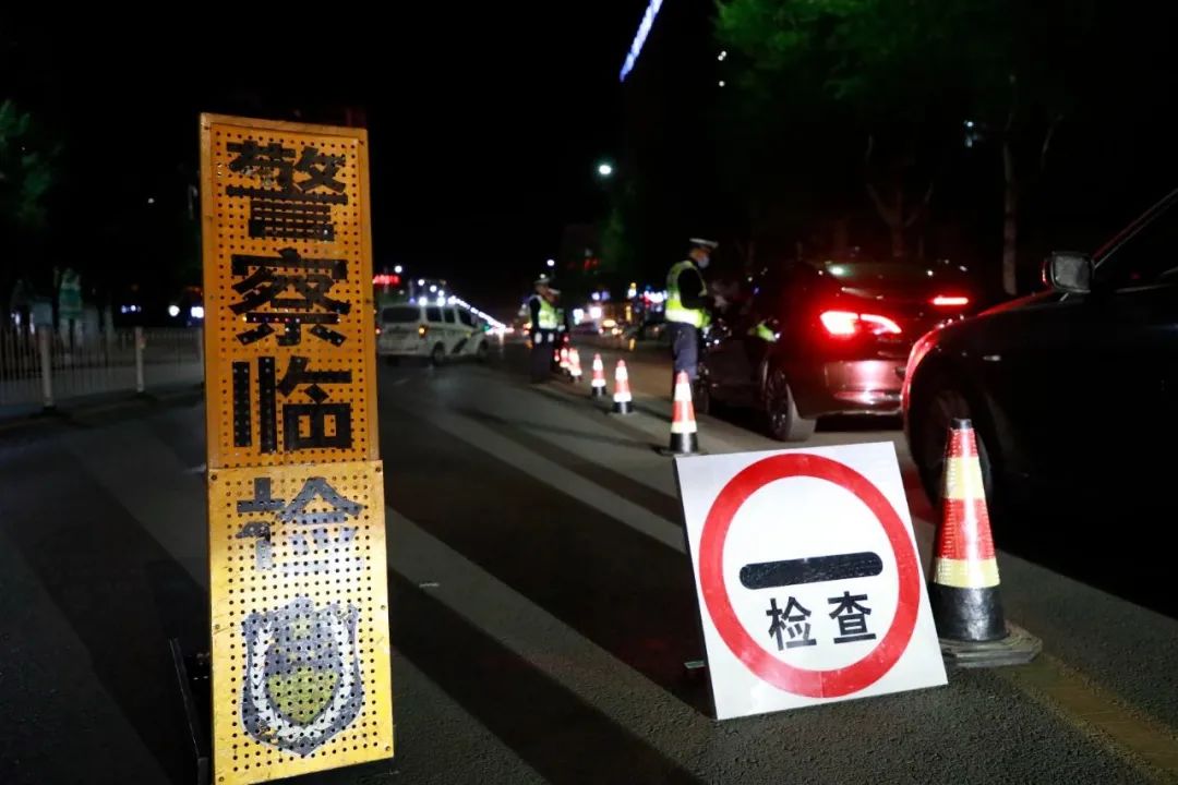 公安在岗守护一方平安,我在岗位上五一我在岗公安不打烊