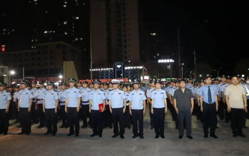 香港乱不乱我说了算？香港狂人季炳雄，遭全球通缉为何只判17年