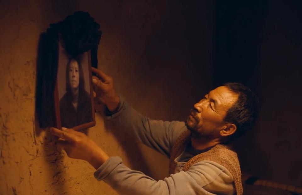 不曾拥有，就不会悲伤。《隐入尘烟》背景中的「囍」字