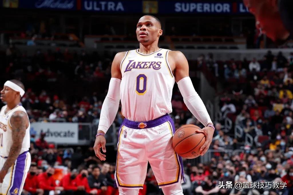 时隔12年，他又一次代表湖人登场！阿赞用科比的打法，击败湖人