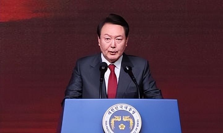 韩国50万人大*工罢**，要求“尹锡悦下台”，文在寅重出江湖开始反击