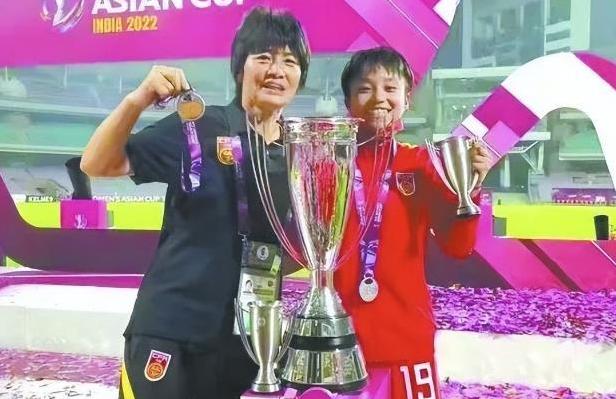 张琳艳上演首秀10分钟破门,张琳艳三球