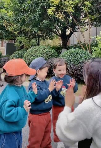 30岁女模特生下三胞胎,30岁女模特生三胞胎混血