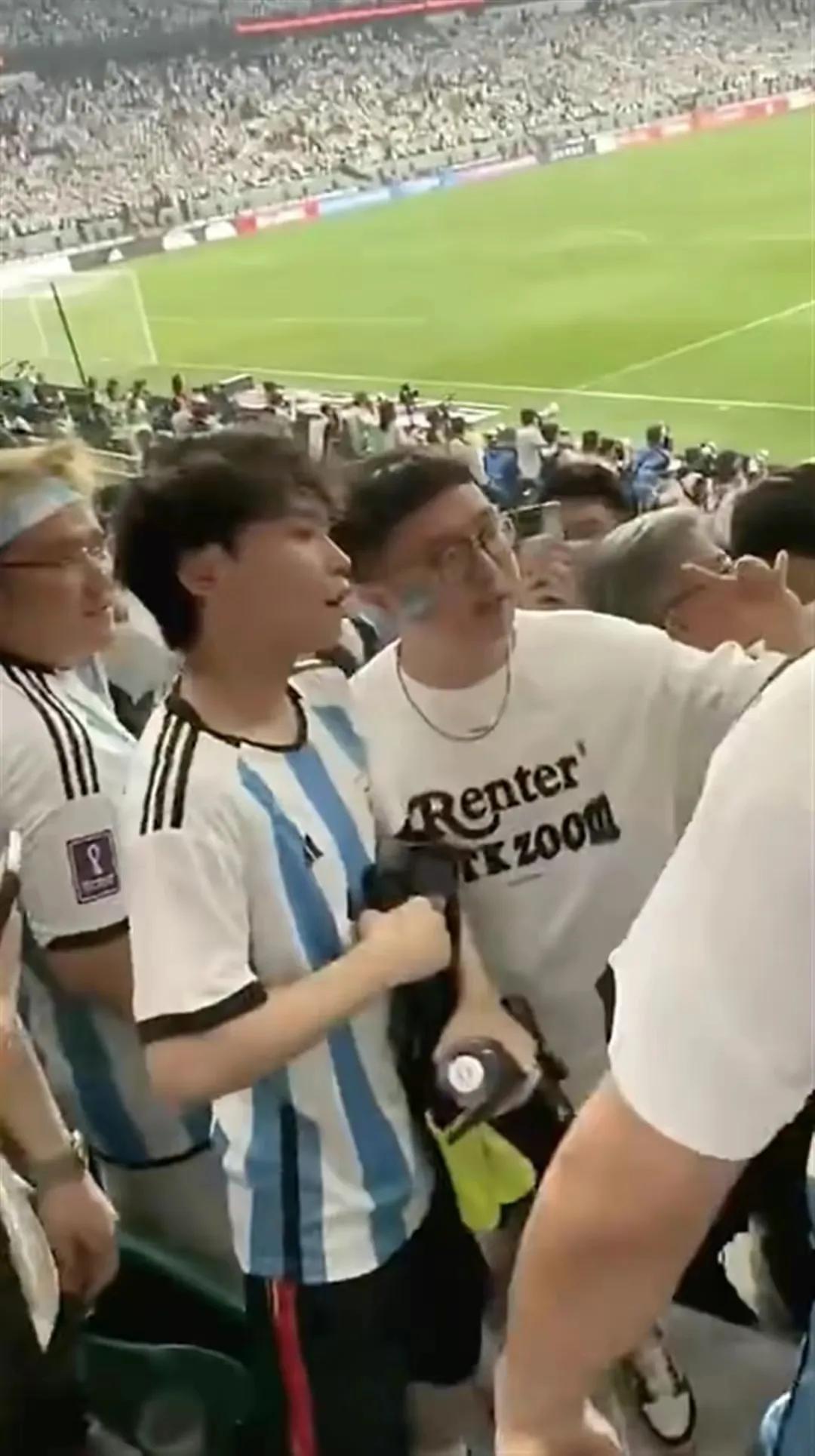 大马丁决赛神扑救梅西反应,球迷拥抱梅西击掌大马丁