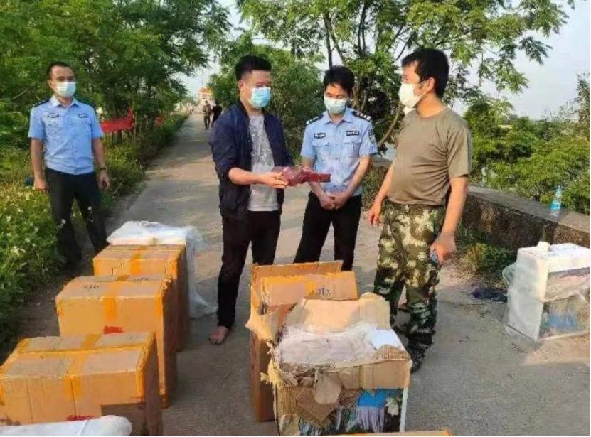 广东海警查获20吨特大走私冻品案,海关海警联合打击走私成品油