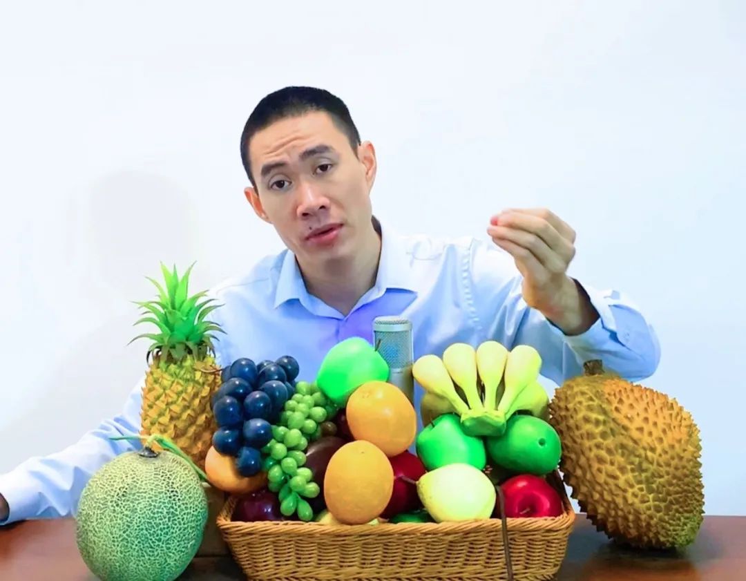 真诚的感情变得遥不可及,如果两个人都真诚怎么会走不远呢