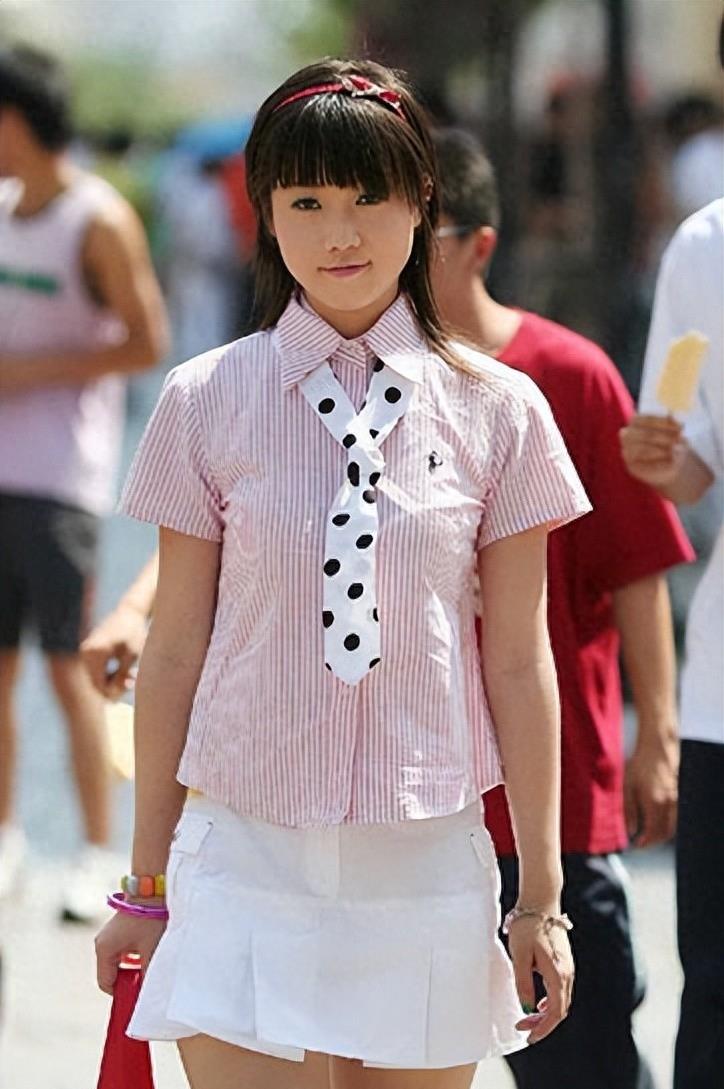 年轻时拍100多套写真，最红裸模*筱雨张**，如今过得怎么样？