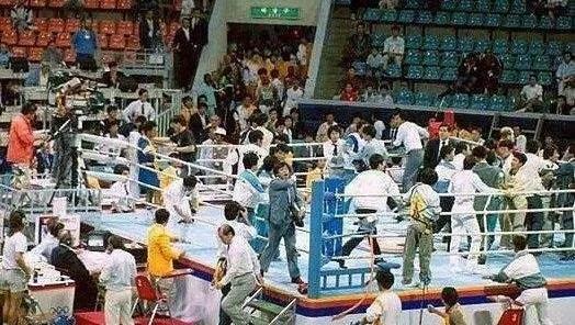 红牌、*攻围**裁判，一哭二闹三上吊，韩国人还真把卡塔尔当本土了