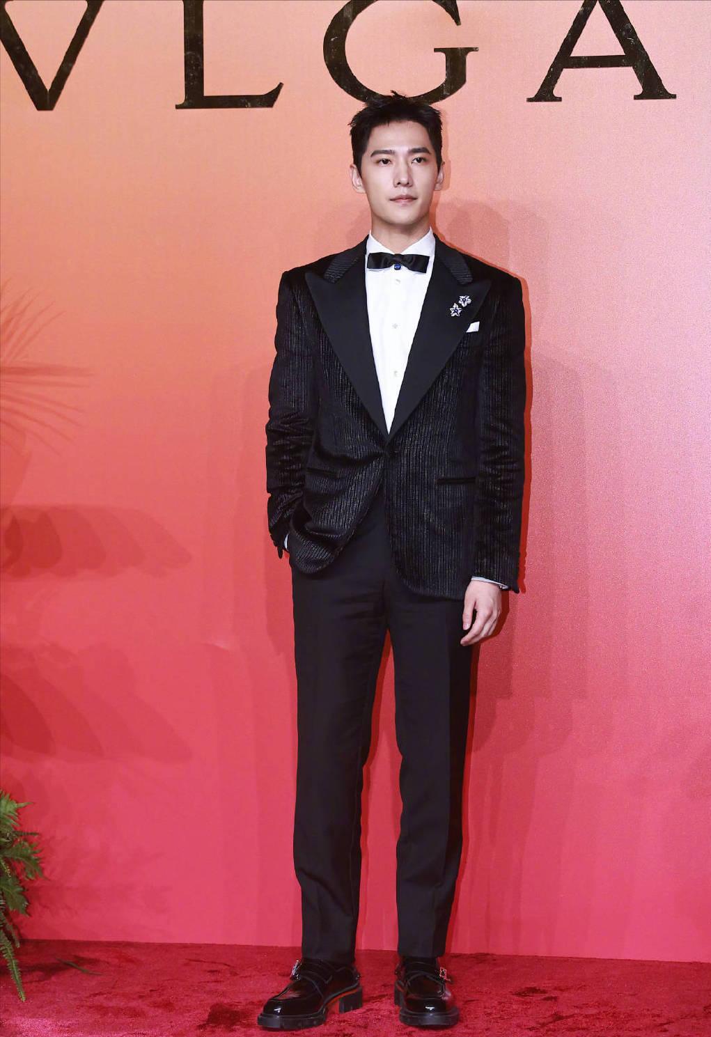 赵露思红毯一言难尽,赵露思倪妮红毯