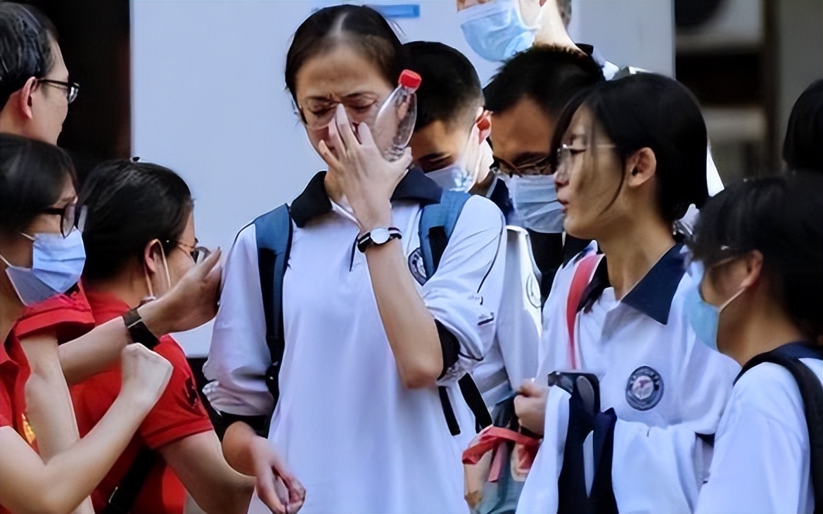2019年高考数学难度学生哭了,22年数学高考难哭了