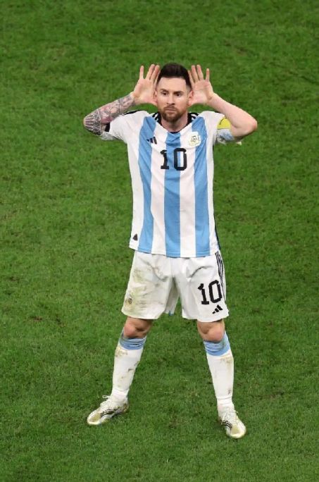 足坛转会最轰动,曝利雅得新月队报价梅西