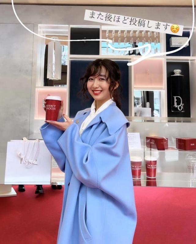 木村心美西装,木村心美穿羽毛连衣裙