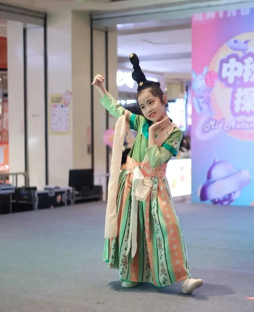 舞蹈表演培训推荐哪家,舞蹈机构还是舞蹈学校