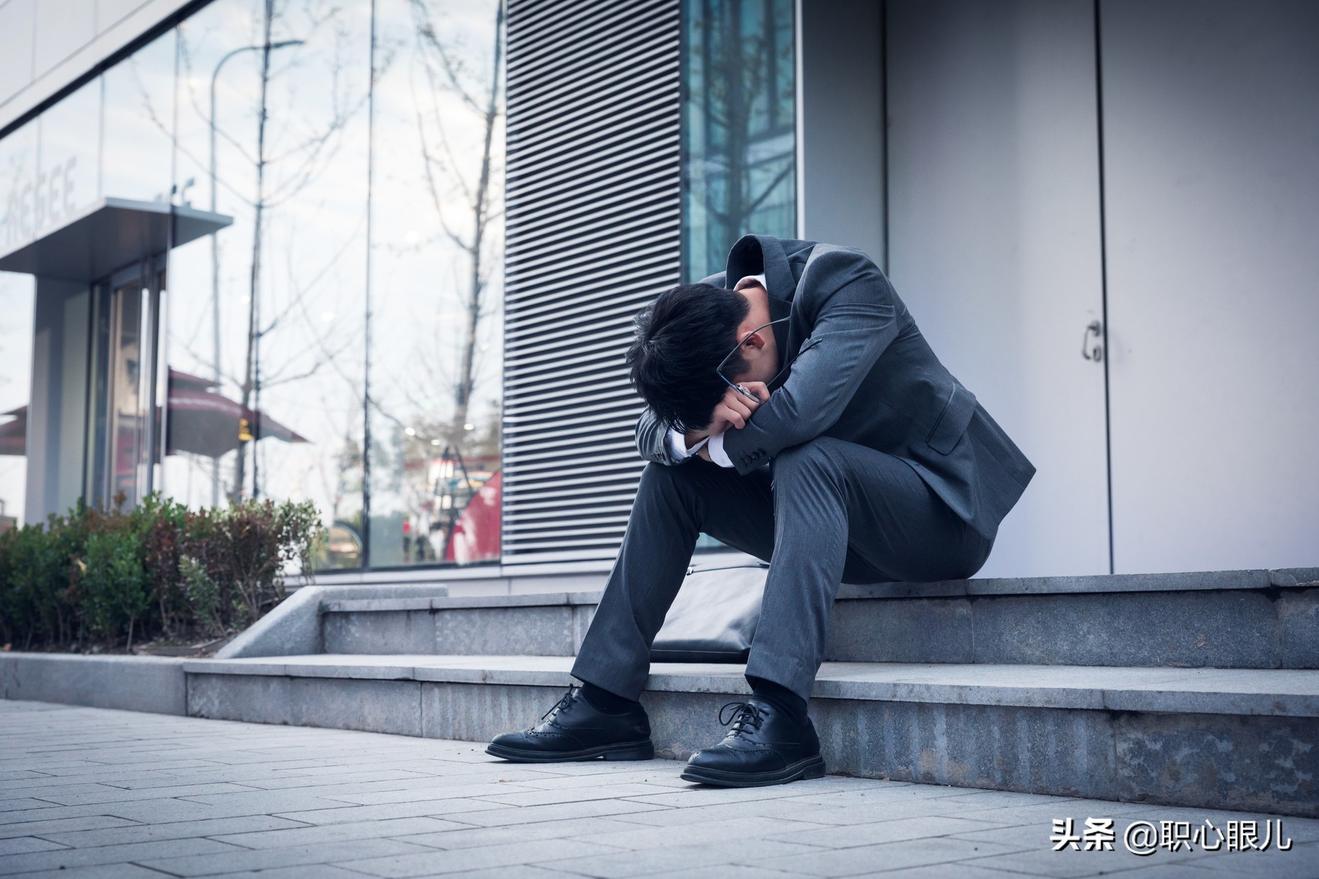 从宅男到首富：下过岗、摆过摊的唐家三少，凭啥在家就能年入过亿