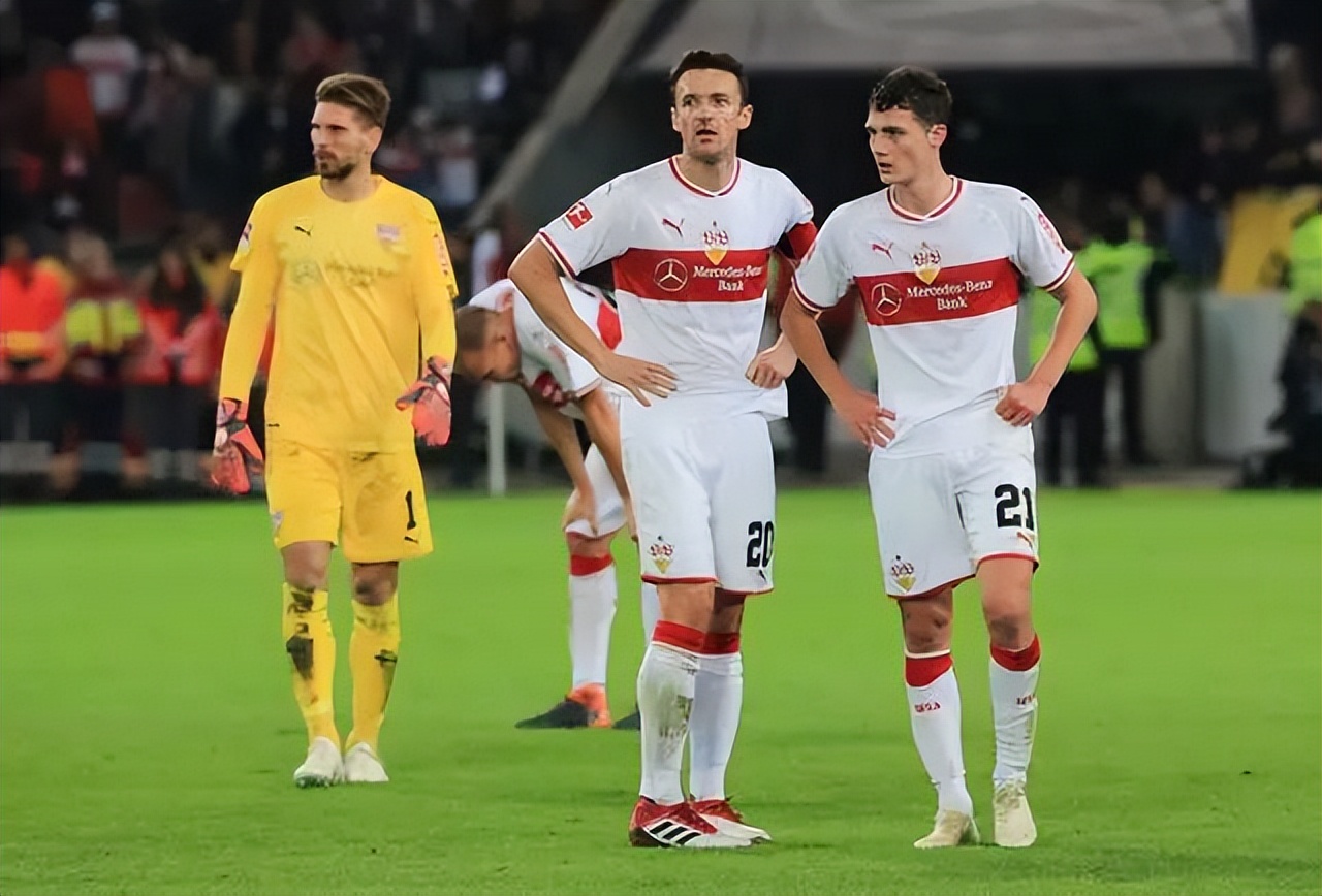 比勒菲尔德对汉堡比分,汉堡vs沙尔克04半场预测