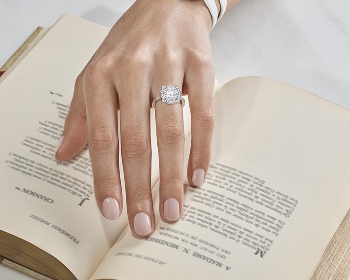 莫桑钻一克拉和两克拉哪个好看,钻戒怎么选详解钻戒挑选技巧