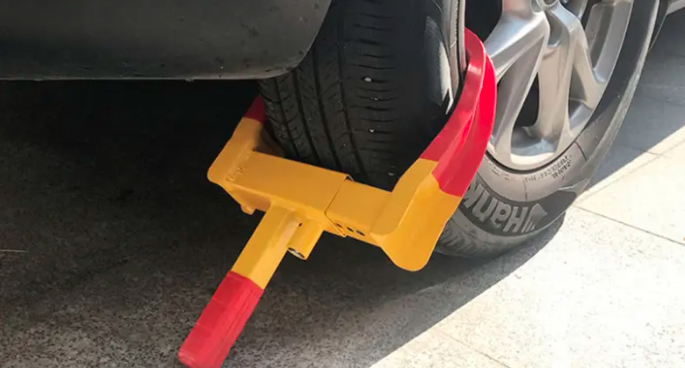 汽车轮胎被别人恶意放气怎么处理,车轮胎被人恶意扎怎么办