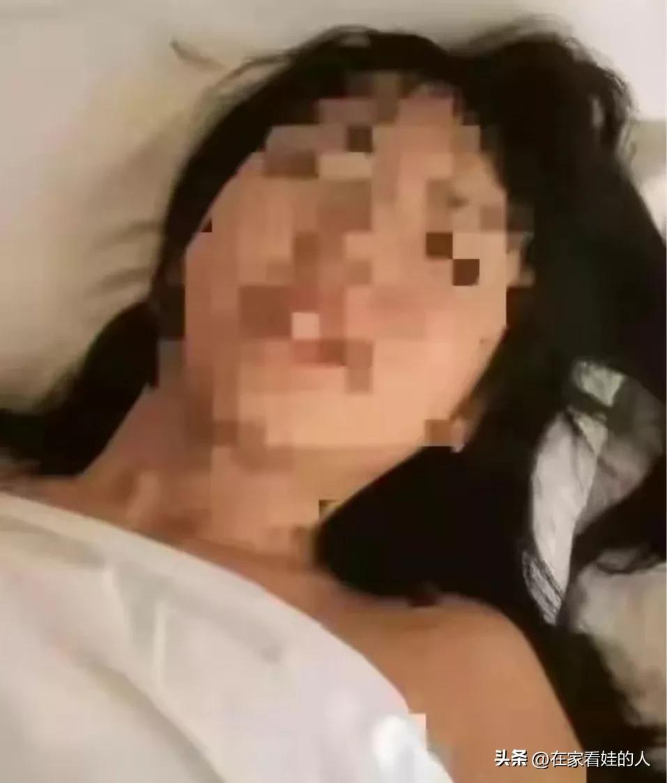 某女大学生地铁“*奴性**”事件很恶劣，道德沦丧