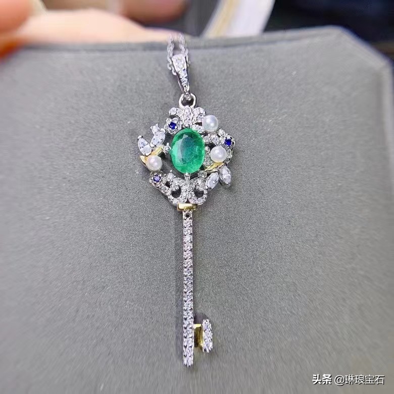 s925银镶嵌纯天然哥伦比亚祖母绿吊坠22061511
