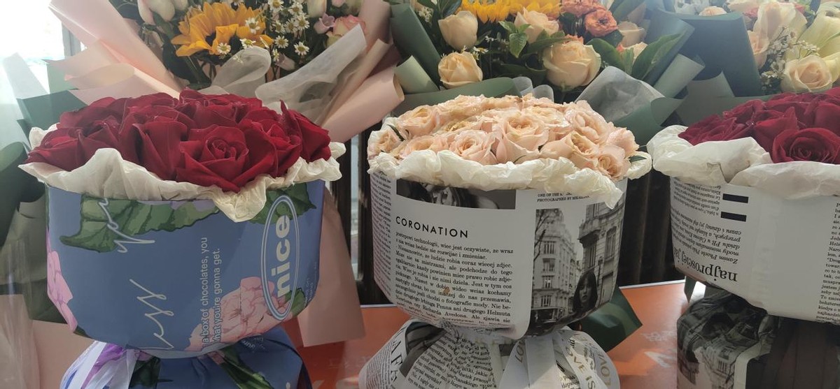 “5·20”鲜花市场:钢丝球花束、香烟花束演绎“来自郑州的浪漫”