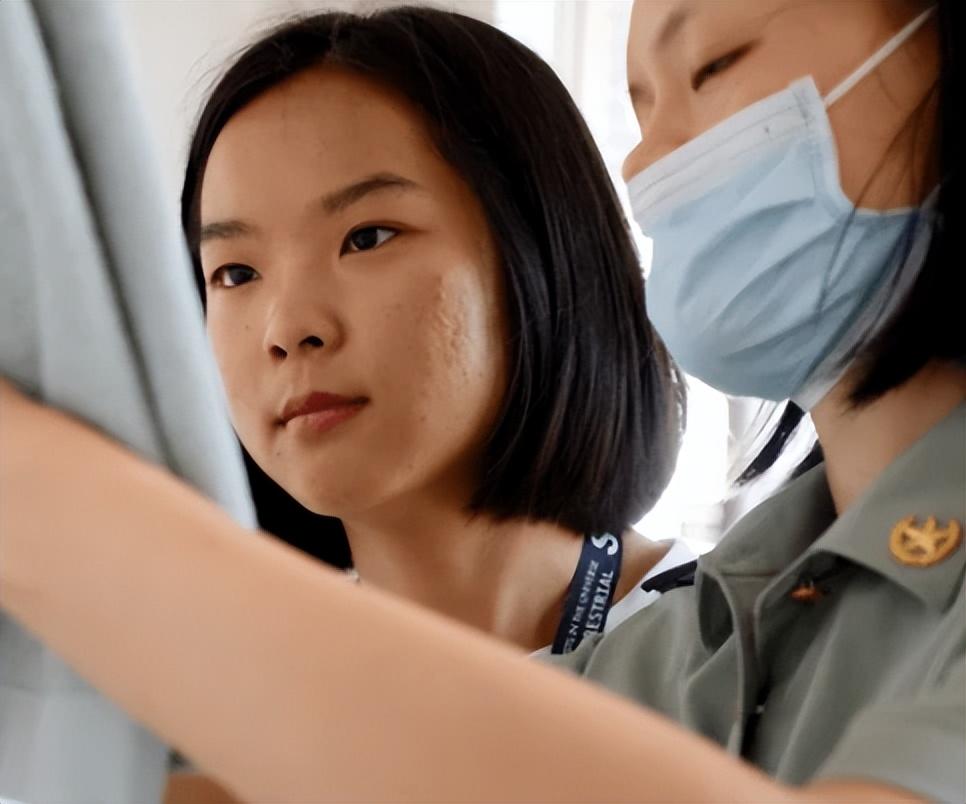 李盈学霸现在在什么学校,云南女孩李盈高考复读693分