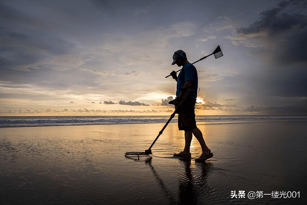金属探测仪是如何工作的,金属探测器能探测多少米