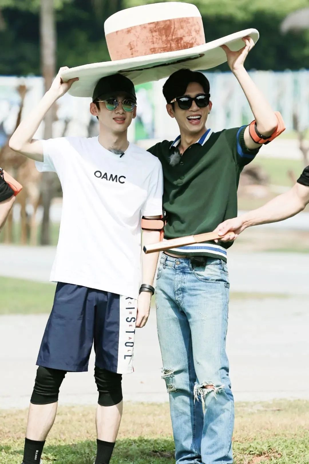 男明星怼脸拍丑照,男明星黑白照片怼脸