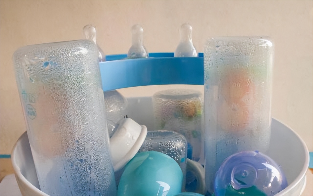 开水烫奶瓶对孩子有什么危害,有一种糊涂