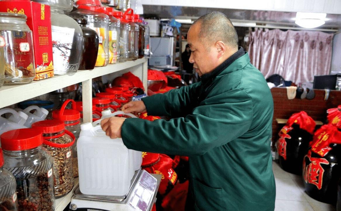 20元一斤的散酒，跟超市20一瓶的白酒有啥区别？看完再买不吃亏