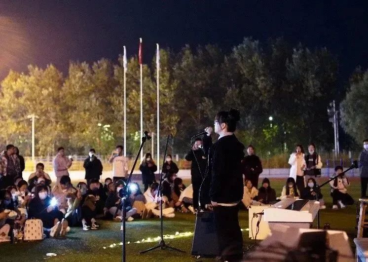 你的出现惊艳了时光温柔了岁月,一个惊艳了时光一个温柔了岁月