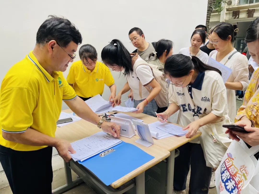 满“新”欢喜！长江职业学院喜迎2023新生！