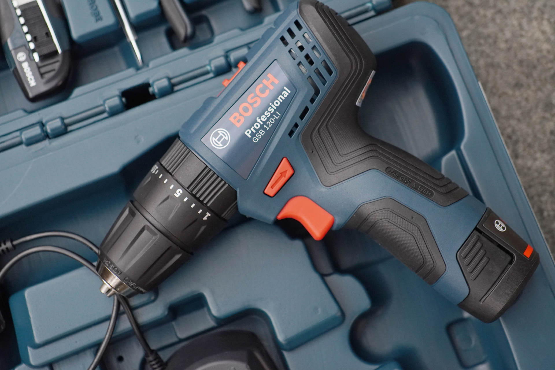 为什么一套博世锂电冲击钻套装就能解决家里的大多数安装问题？