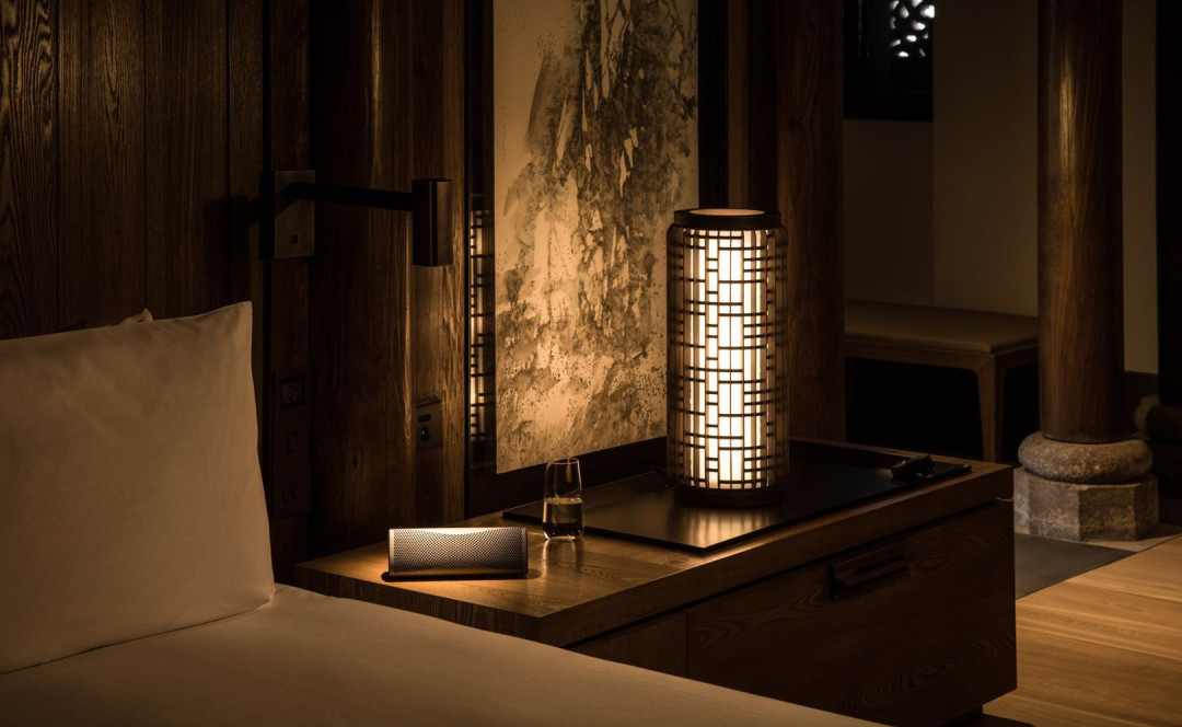 宾馆酒店房间都标配的音箱,顶级酒店房间里的音响