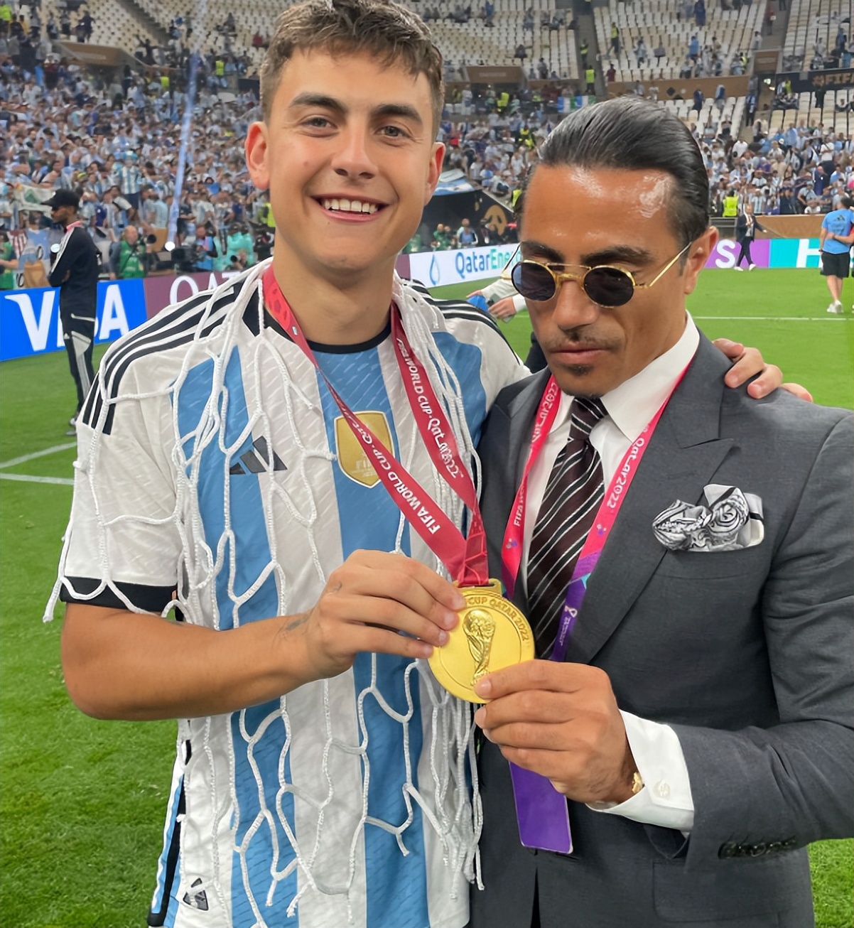 撒盐哥蹭梅西,撒盐哥亲吻姆巴佩