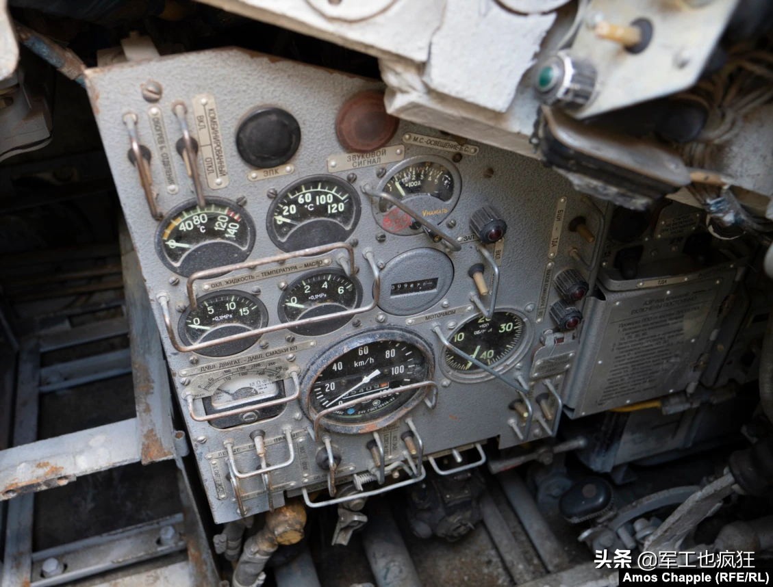 俄罗斯废旧*器武**在捷克展出，法国人意外躺枪遭鄙视