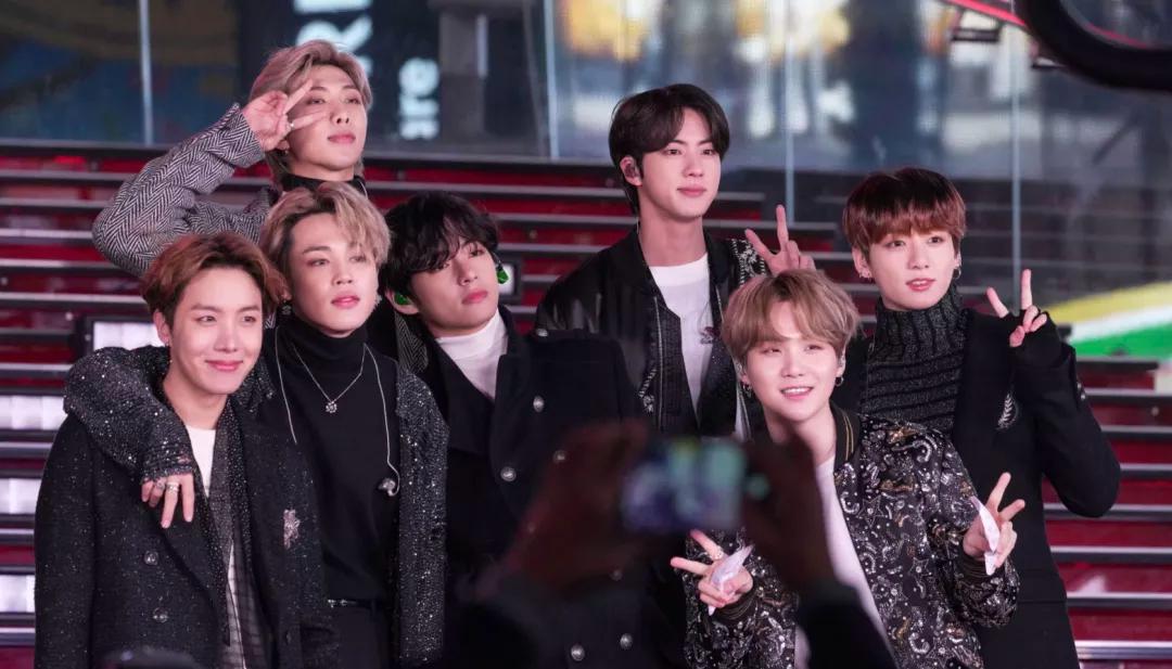 疯狂整容的网红,美国白人网红整成韩国人