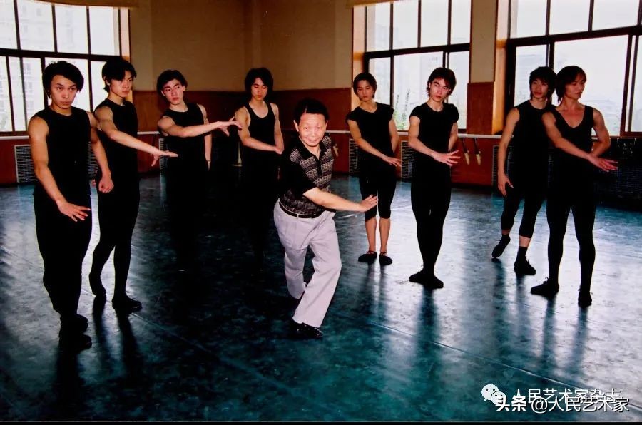 他是中华人民共和国舞蹈教育事业的开山之人，创建了全新的中国古典舞，创建了“身韵”之法，引领了整个时代