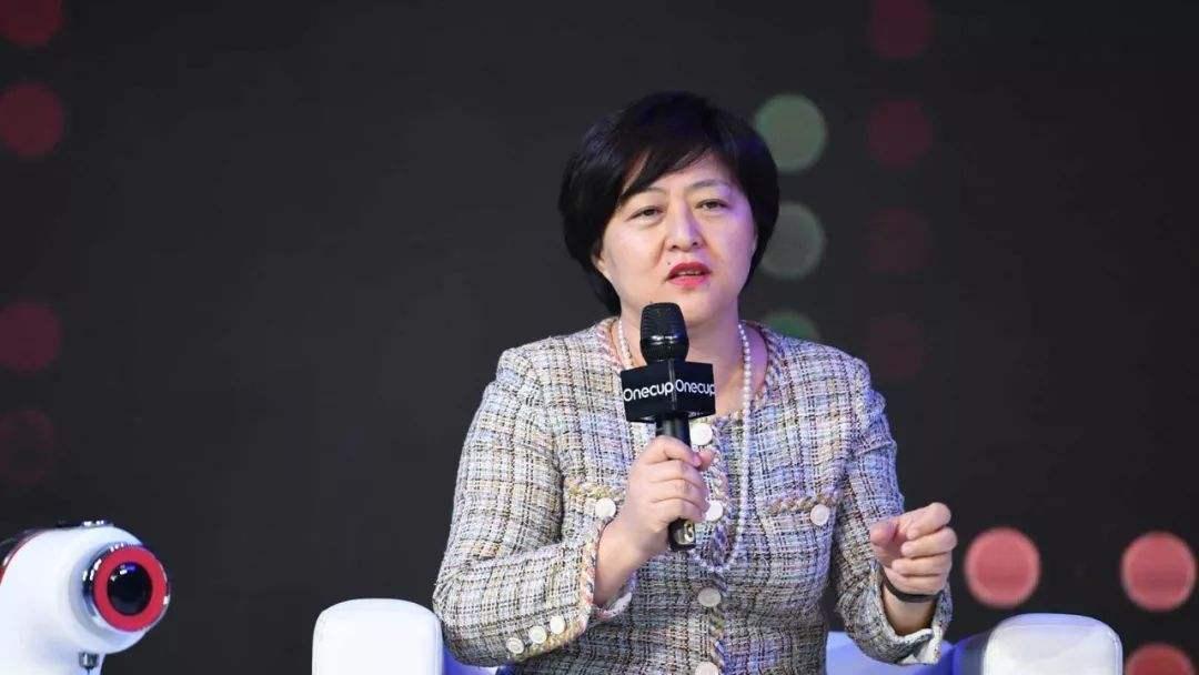 重庆56岁女人20年后变富豪,重庆20岁女人月收入