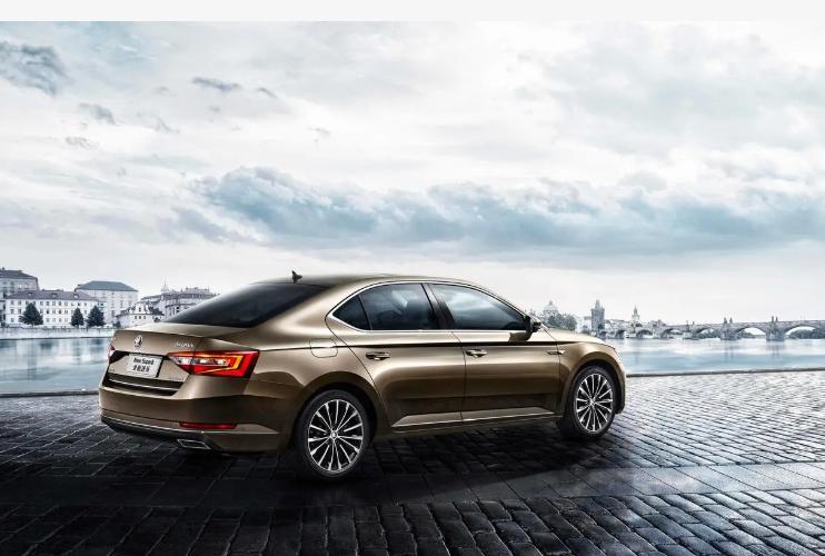 迈腾330和雅阁1.5t哪一个值得购买,20万的b级车你会选择雅阁还是迈腾