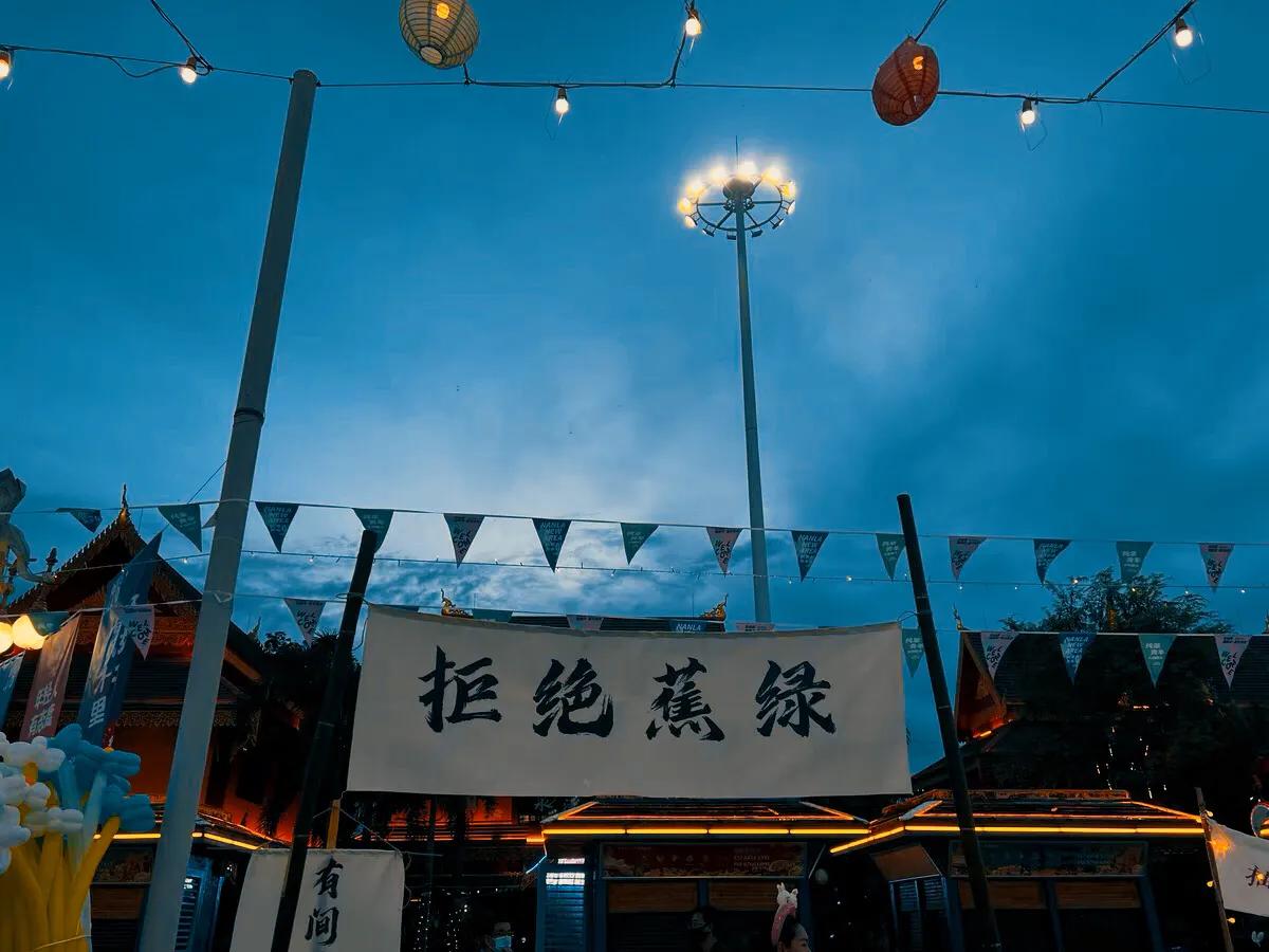 年轻人下班去摆摊现实吗,年轻人用空余时间该做什么