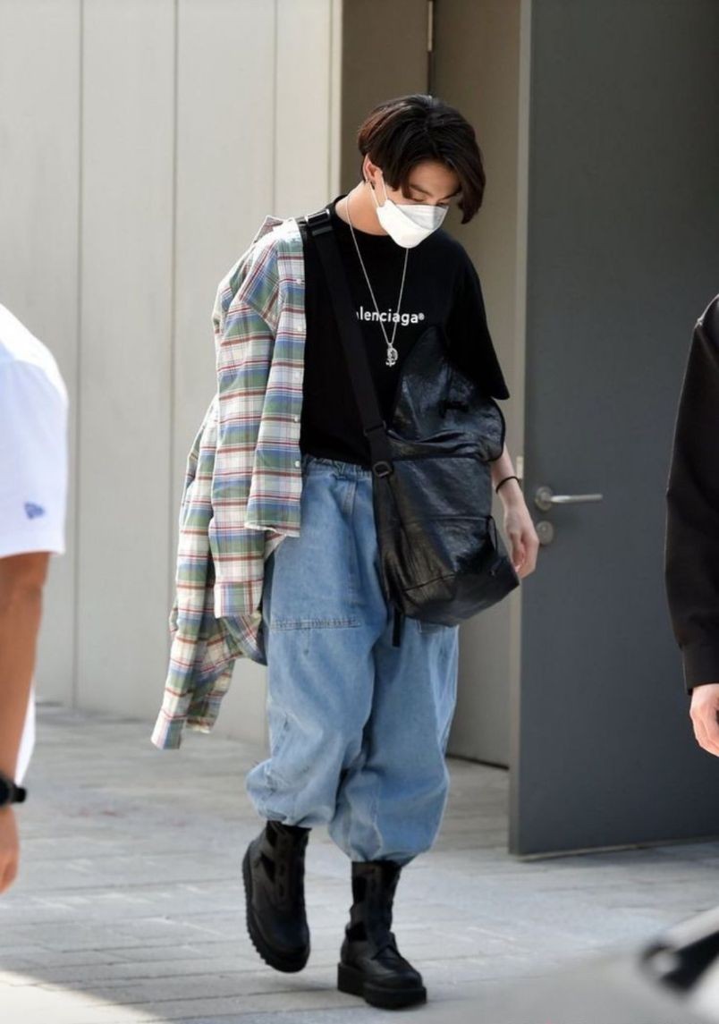 t恤牛仔裤2018年这样穿潮一整年,t恤牛仔裤怎么穿才好看