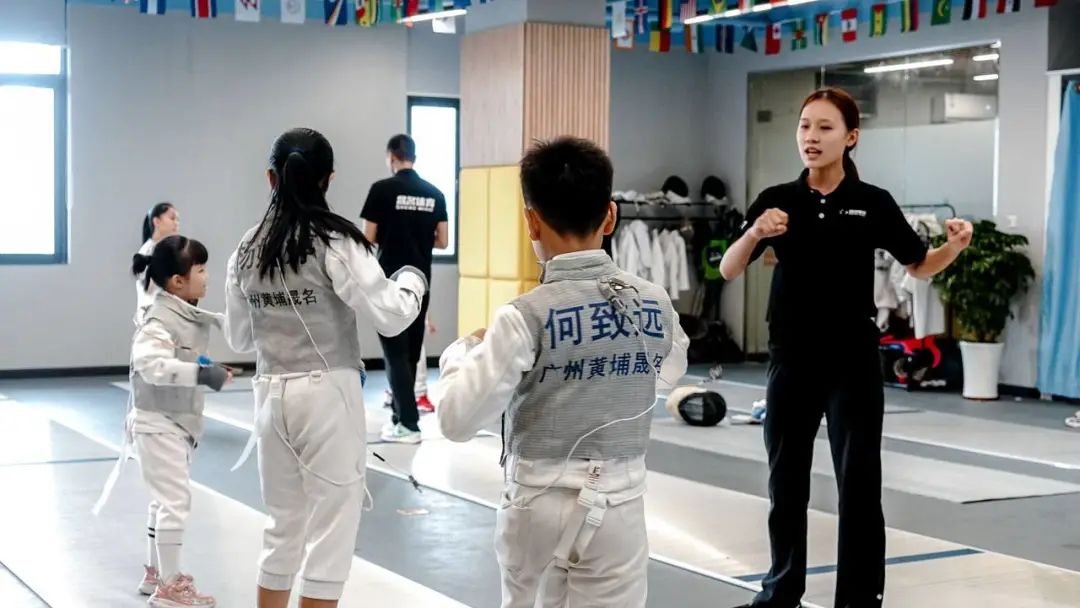 儿童击剑运动员下肢力量训练,少儿运动击剑