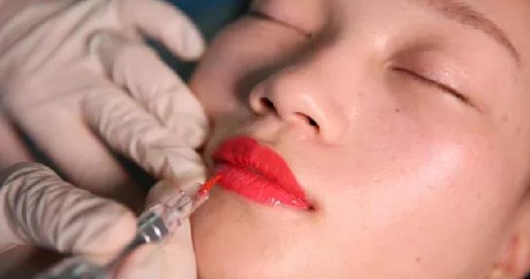 纹唇后期唇部发黑补色可以遮住吗,纹唇颜色发乌后期怎么补色