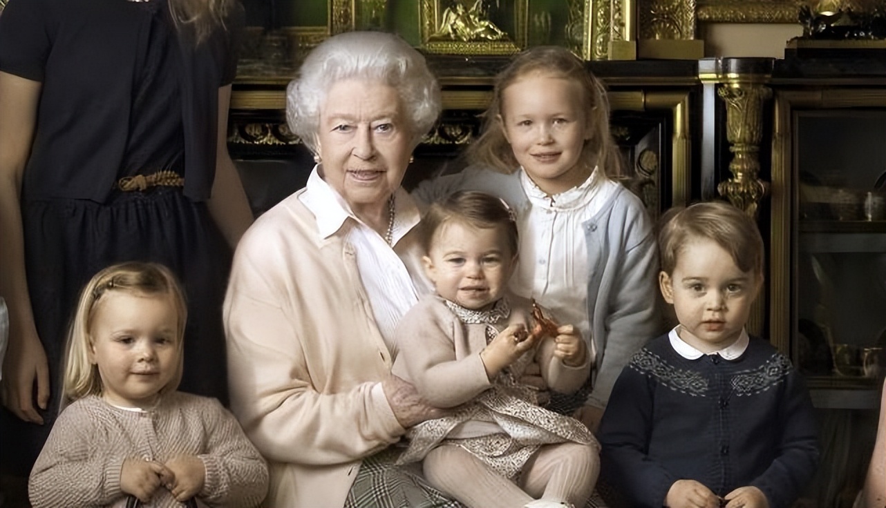 伊丽莎白女王王位继承自谁,伊丽莎白女王子孙爵位