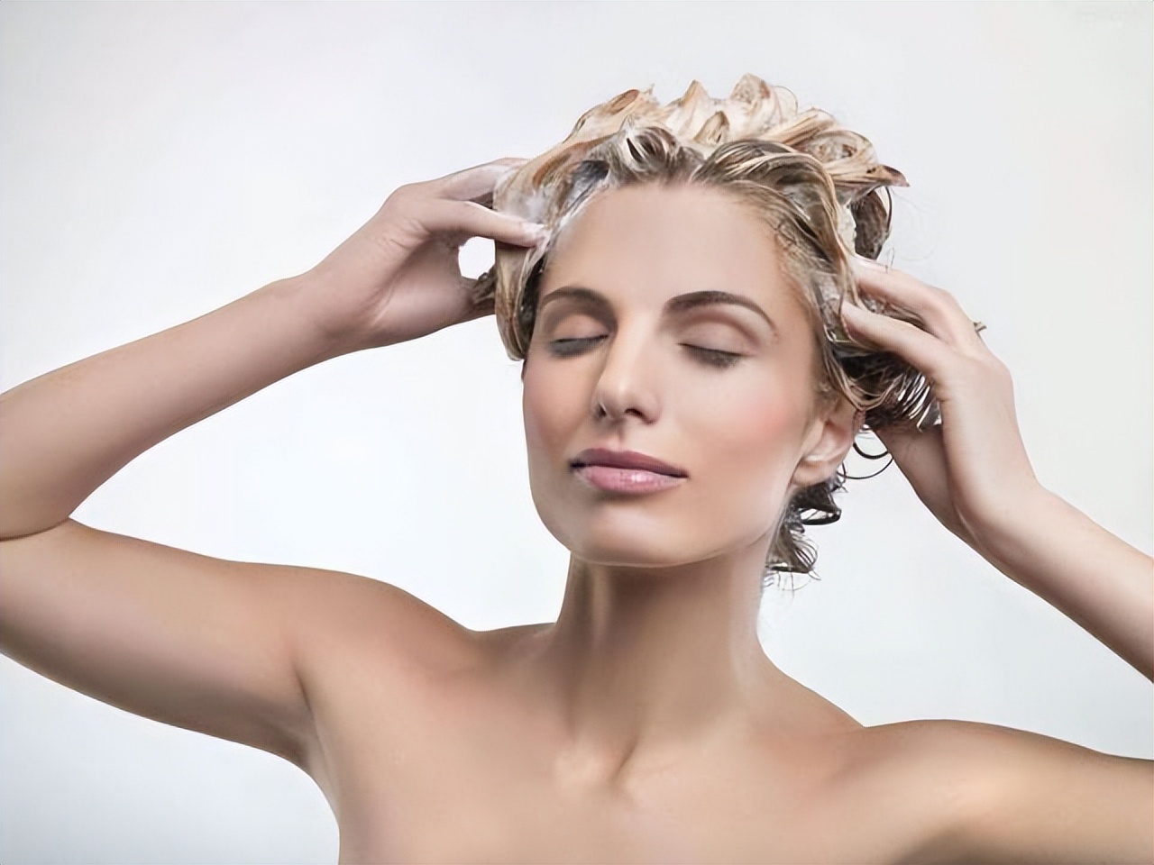 头皮屑太多怎么办导致身体很痒,头皮屑太多怎么办简单处理小妙招