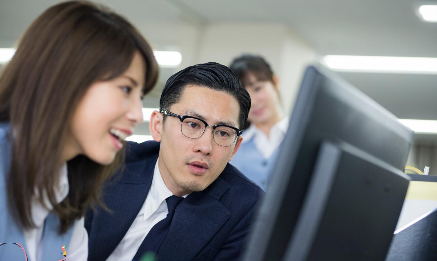 手麻肩胛骨区域疼痛是怎么回事,肩胛骨痛导致手麻怎么医治