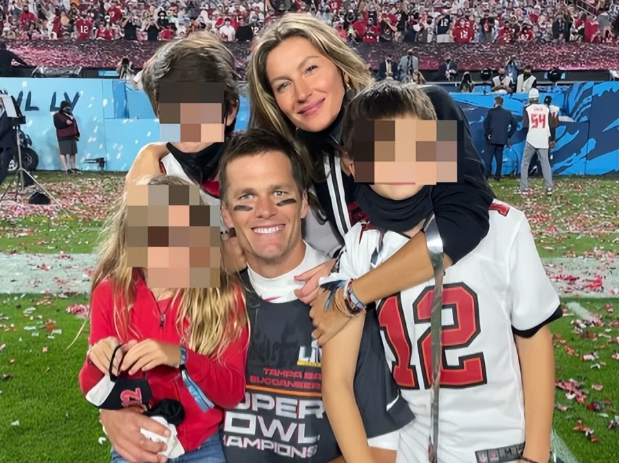 花141亿离婚后,52岁的她回春了