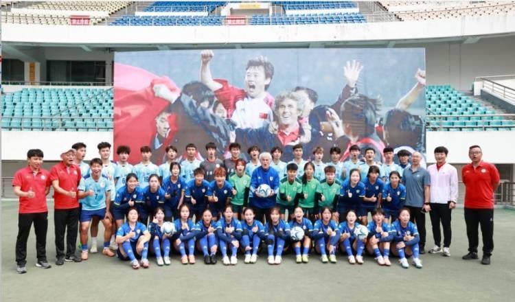 世界级足球教练米卢,中国足球教练米卢先生